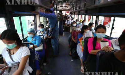 ရန်ကုန်မြို့၌ နှာခေါင်းစည်း တပ်ဆင်သွားလာသူများအား တွေ့ရစဉ်(ဆင်ဟွာ)