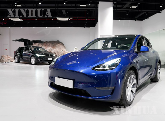 တရုတ်နိုင်ငံ အရှေ့ပိုင်း ရှန်ဟိုင်းမြို့တွင် Tesla Model Y ကားအမျိုးအစားအား ဇန်နဝါရီ ၁၈ ရက်က တွေ့ရစဉ်（ဆင်ဟွာ）