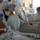 ပေါ်တူဂီနိုင်ငံ လစ္စဘွန်းရှိ ဆေးရုံတစ်ရုံတွင် ဆေးဘက်ဆိုင်ရာဝန်ထမ်းများက COVID-19 ရောဂါ ဝေဒနာရှင်များအား ကုသပေးနေစဉ်(ဆင်ဟွာ)