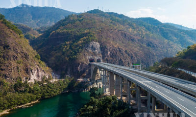 တရုတ်နိုင်ငံ ယူနန်ပြည်နယ်ရှိ စီးလျန် အဝေးပြေးလမ်းမကြီး၏ အဓိကတည်ဆောက်ရေးလုပ်ငန်းဖြစ်သည့် လျန်ချန်းမြစ် အထူးတံတားကြီးအား ဇန်နဝါရီ ၂၀ ရက်က တွေ့ရစဉ်(ဆင်ဟွာ)