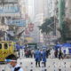 တရုတ်နိုင်ငံ ဟောင်ကောင်အထူးအုပ်ချုပ်ခွင့်ရဒေသ အုပ်ချုပ်ရေးမှူး ကယ်ရီလမ်းက အသွားအလာ ကန့်သတ်နေရာအတွင်း ရောဂါစစ်ဆေးမှုအခြေအနေများအား လာရောက်ကြည့်ရှုစစ်ဆေးနေသည်ကို ဇန်နဝါရီ ၂၃ ရက်တွင် တွေ့ရစဉ်(ဆင်ဟွာ)
