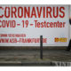 ဂျာမနီနိုင်ငံ ဖရန့်ဖွတ်မြို့၌ နှာခေါင်းစည်းတပ်သွားလာနေသူတစ်ဦးအား ကိုရိုနာဗိုင်းရပ်စ်စစ်ဆေးရေးစင်တာတစ်ခုရှေ့တွင် ဇန်နဝါရီ ၂၀ ရက်က တွေ့ရစဉ်(ဆင်ဟွာ)