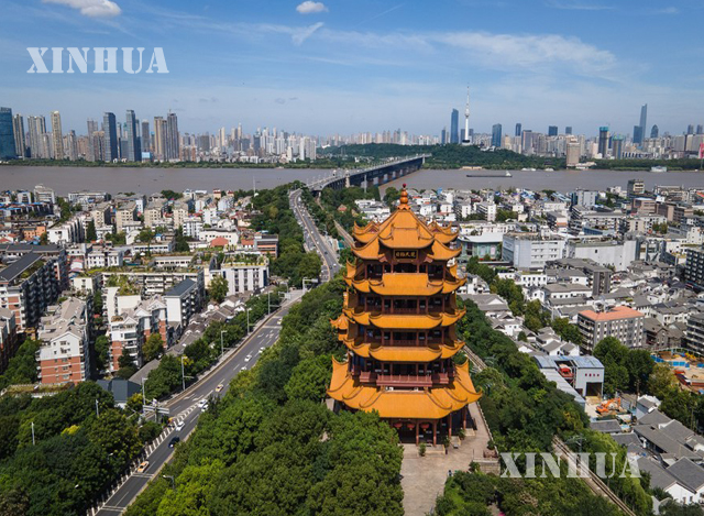 တရုတ်နိုင်ငံ အလယ်ပိုင်း ဟူပေပြည်နယ် ဝူဟန့်မြို့ရှိ Yellow Crane မျှော်စင်ကို တွေ့ရစဉ် (ဆင်ဟွာ)