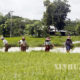 လယ်ယာလုပ်ငန်းခွင် ဝင်နေသော ကောက်စိုက်သမများကိုတွေ့ရစဉ် (ဆင်ဟွာ)