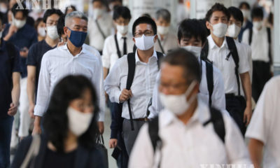 ဂျပန်နိုင်ငံ တိုကျိုမြို့တွင် လူများ နှာခေါင်းစည်းတပ်၍ သွားလာလှုပ်ရှားနေသည် ကိုမြင်တွေ့ရစဉ်(ဆင်ဟွာ)