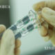 တရုတ်နိုင်ငံ ပေကျင်းမြို့ရှိ Sinopharm ဆေးဝါးကုမ္ပဏီ၏ လုပ်ငန်းခွဲတစ်ခုဖြစ်သော Beijing Biological Products Institute ကုမ္ပဏီလီမိတက်ရှိ ထုပ်ပိုးရေးစက်ရုံတွင် COVID-19 ကာကွယ်ဆေး ထုပ်ပိုးမှုအရည်အသွေးစစ်ဆေးနေသည်ကို တွေ့ရစဉ် (ဆင်ဟွာ)
