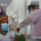 ဘရာဇီးနိုင်ငံ Amazonas ပြည်နယ်တွင် ဇန်နဝါရီ ၁၉ ရက်၌ ဆေးဘက်ဆိုင်ရာဝန်ထမ်း မှ COVID-19 ရောဂါ ကာကွယ်ဆေးထိုးနှံပေးနေသည်ကိုမြင်တွေ့ရစဉ်(ဆင်ဟွာ)