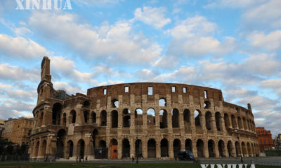 အီတလီနိုင်ငံ ရောမမြို့ရှိ Colosseum ခန်းမကြီးတွင် ခရီးသွားဧည့်သည်အနည်းငယ်ကိုသာ တွေ့ရစဉ် (ဆင်ဟွာ)