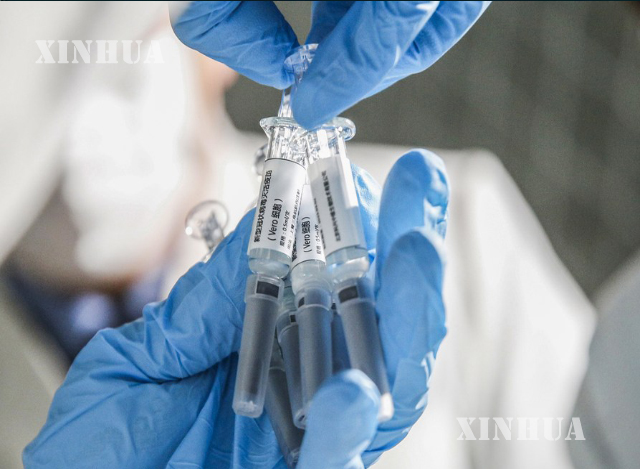 တရုတ်နိုင်ငံ Sinovac Biotech Ltd မှ တီထွင်ထုတ်လုပ်ထားသော COVID-19 ရောဂါ ကာကွယ်ဆေး (inactivated vaccine) အား မြင်တွေ့ရစဉ်(ဆင်ဟွာ)