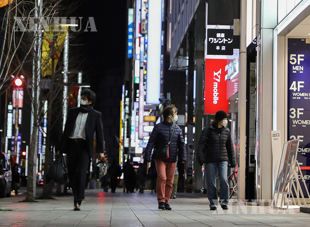ဂျပန်နိုင်ငံတိုကျိုမြို့ရှိ လမ်းများပေါ်တွင် နှာခေါင်းစည်းတပ်ဆင်၍ သွားလာနေကြသူများကို ဖေဖော်ဝါရီ ၂ ရက်က တွေ့ရစဉ်(ဆင်ဟွာ)