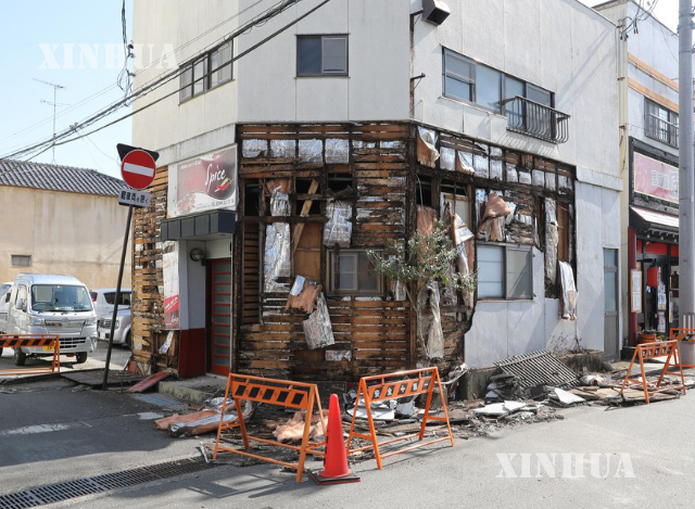 ဂျပန်နိုင်ငံ ဖူကူရှီးမားစီရင်စု ဆိုမာမြို့တွင် ငလျင်လှုပ်ခတ်ပြီးနောက် အဆောက်အဦနံရံများ ပြိုကျ ပျက်စီးနေသည်ကို ဖေဖော်ဝါရီ ၁၄ ရက် တွေ့ရစဉ်(ဆင်ဟွာ)