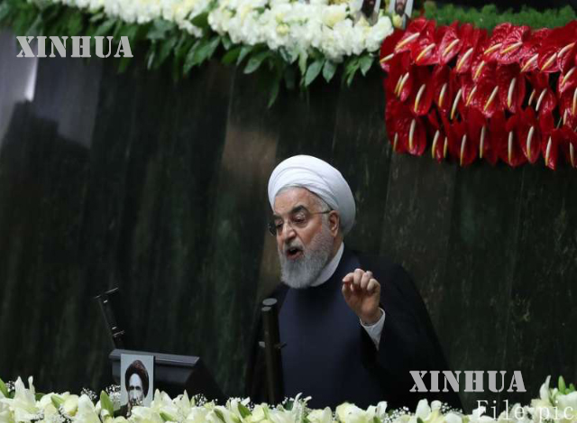 အီရန်နိုင်ငံ သမ္မတ ဟတ်ဆန်ရိုဟာနီအား တီဟီရန်မြို့တွင် ၂၀၂၀ ပြည့်နှစ် မေ ၂၇ ရက်က ပြုလုပ်သော လွှတ်တော်အသစ် အစည်းအဝေး ဖွင့်ပွဲအခမ်းအနား၌ မိန့်ခွန်းပြောကြားနေသည်ကို တွေ့ရစဉ် (ဆင်ဟွာ)