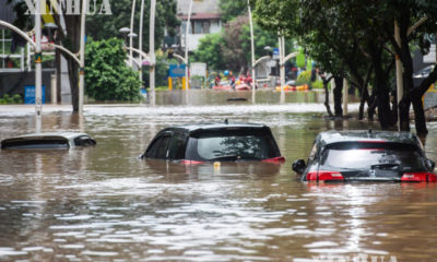 အင်ဒိုနီးရှားနိုင်ငံ ဂျကာတာမြို့တော် အနှံ့အပြားတွင် ရေလွှမ်းမိုးမှုဖြစ်ပေါ်နေသည်ကို ဖေဖော်ဝါရီ ၂၀ ရက်က တွေ့ရစဉ်(ဆင်ဟွာ)
