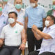 ထိုင်းနိုင်ငံ ဒုတိယဝန်ကြီးချုပ် နှင့် ပြည်သူ့ကျန်းမာရေး ဝန်ကြီး Anutin Charnvirakul အား တရုတ်နိုင်ငံ Sinovac မှ ထုတ်လုပ်သည့် COVID-19 ကာကွယ်ဆေး ဒုတိယအကြိမ် ထိုးနှံပေးရန် ကျန်းမာရေးဝန်ထမ်းများက ပြင်ဆင်နေစဉ် (ဆင်ဟွာ)