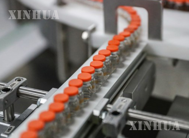 တရုတ်နိုင်ငံ ပေကျင်းမြို့ရှိ တရုတ်ဇီဝဆေးဝါးကုမ္ပဏီ တစ်ခုဖြစ်သည့် Sinovac Biotech ၏ COVID-19 ကာကွယ်ဆေး ထုတ်ပိုးနေမှုများအား တွေ့ရစဉ်(ဆင်ဟွာ)