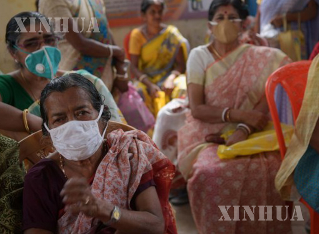 အိန္ဒိယနိုင်ငံ၌ COVID-19 ကာကွယ်ဆေးထိုးနှံရန် စောင့်ဆိုင်းနေမှုတစ်ခုအား တွေ့ရစဉ်(ဆင်ဟွာ)