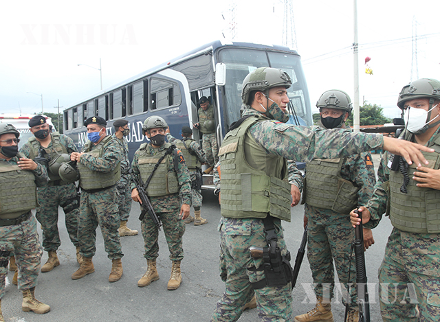 အီကွေဒေါနိုင်ငံ Guayaquilတွင် အဓိကရုဏ်းဖြစ်ပွားသည့် အကျဉ်းထောင်သို့ ရဲတပ်ဖွဲ့ဝင်များ ရောက်ရှိလာသည်ကို ဖေဖော်ဝါရီ ၂၃ ရက်က တွေ့ရစဉ်(ဆင်ဟွာ)