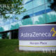 ဗြိတိန်နိုင်ငံ Luton မြို့ရှိ AstraZeneca အဆောက်အအုံရှေ့ရှိ ဆိုင်းဘုတ်ကို တွေ့ရစဉ် (ဆင်ဟွာ)