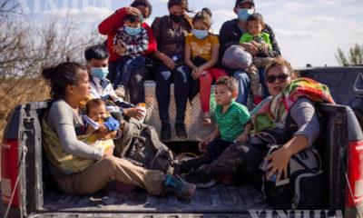 ဟွန်ဒူးရပ်စ်နိုင်ငံ မြောက်ပိုင်း Cofradíaမြို့တွင် ဗဟိုအမေရိက ပြည်သူများက လမ်းမကြီးအတိုင်း မြောက်ဘက်သို့ ဦးတည်သွားလာကြရာ မက္ကဆီကိုမှတစ်ဆင့် အမေရိကန်နိုင်ငံသို့ ဝင်ရောက်နိုင်ကြိုးပမ်းလျက်ရှိသည်ကို ဇန်နဝါရီ ၁၅ ရက်က တွေ့ရစဉ်(ဆင်ဟွာ)
