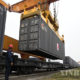 တရုတ်နိုင်ငံ နန်နင်း နိုင်ငံတကာ ကုန်တင်ကုန်ချရထားဘူတာကြီးတွင် သယ်ယူပို့ဆောင်မည့်ကွန်တိန်နာများကို စက်များဖြင့် တရုတ်-ဥရောပရထားပေါ်သို့ တင်ဆောင်ပေးနေသည်ကို မတ် ၁၂ ရက်က တွေ့ရစဉ် (ဆင်ဟွာ)