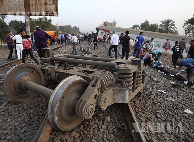 အီဂျစ်နိုင်ငံ Toukh တွင် ဧပြီ ၁၈ ရက်က ရထားတိမ်းမှောက်မှု ဖြစ်ပွားပြီးနောက် အခင်းဖြစ်နေရာမြင်ကွင်းများအားတွေ့ရစဉ်(ဆင်ဟွာ)