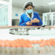 တရုတ်နိုင်ငံ ပေကျင်းမြို့ရှိ တရုတ်ဇီဝဆေးဝါးထုတ်လုပ်ရေးကုမ္ပဏီတွင် Sinovac Biotech ကိုဗစ်ကာကွယ်ဆေးများ ထုတ်ပိုးနေသည်ကို ၂၀၂၀ ပြည့်နှစ် ဒီဇင်ဘာ ၂၃ ရက်က တွေ့ရစဉ်(ဆင်ဟွာ)