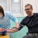 ဆားဗီးယားနိုင်ငံ သမ္မတ Aleksandar Vucic က ဒုတိယအကြိမ် ကာကွယ်ဆေး မထိုးနှံမီ သွေးပေါင်ချိန် တိုင်းတာစစ်ဆေးမှု ခံယူနေစဉ်(ဆင်ဟွာ)