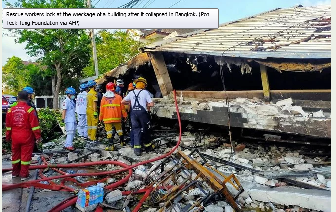 ထိုင်းနိုင်ငံဘန်ကောက်မြို့၌ ဧပြီ ၃ ရက်က အိမ်တစ်လုံးပြိုကျမှုဖြစ်ပွားပြီးနောက် ကယ်ဆယ်ရေးဆောင်ရွက်နေစဉ်(ဓာတ်ပုံ-အင်တာနက်)