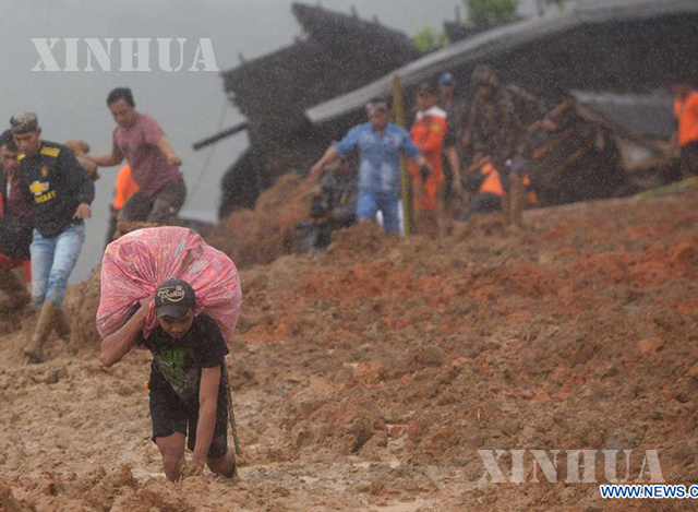 အင်ဒိုနီးရှားနိုင်ငံ အနောက်ဂျာဗားပြည်နယ် Suka Bumi ခရိုင်တွင် ၂၀၁၉ ခုနှစ် ဇန်နဝါရီ ၁ ရက်က မြေပြိုမှုဖြစ်ပွားပြီးနောက် တွေ့ရစဉ် (ဆင်ဟွာ)