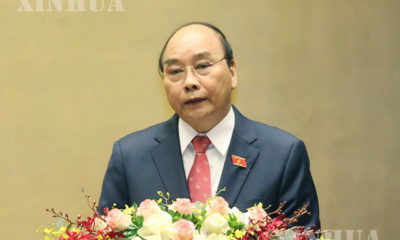 ဗီယက်နမ်နိုင်ငံ ဟနွိုင်းမြို့၌ မတ် ၂၄ ရက်က ကျင်းပပြုလုပ်သော ၁၄ ကြိမ်မြောက် အမျိုးသားညီလာခံ၏ ၁၁ ကြိမ်မြောက်ပုံမှန်အစည်းအဝေး ဖွင့်ပွဲအခမ်းအနားတွင် အစိုးရလုပ်ငန်းအစီရင်ခံစာ တင်သွင်းနေသော ဗီယက်နမ်ဝန်ကြီးချုပ် ငုယင်စွမ်းဖု အားတွေ့ရစဉ်(ဆင်ဟွာ)
