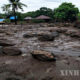 အင်ဒိုနီးရှားနိုင်ငံ အရှေ့နျူဆာတန်ဂါရာပြည်နယ်တွင် မြေပြိုမှုဖြစ်ပွားနေသည်ကို ဧပြီ ၄ ရက်က တွေ့ရစဉ် (ဓာတ်ပုံ- BNPB/Xinhua)