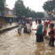 အင်ဒိုနီးရှားနိုင်ငံ အရှေ့ဂျာဗားပြည်နယ်၌ ဧပြီ ၃ ရက်က ‌ရေကြီးရေလျှံမှုဖြစ်ပွားနေစဉ်(ဓာတ်ပုံ-အင်တာနက်)