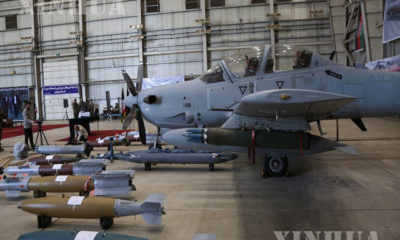 အာဖဂန်နစ္စတန်နိုင်ငံ ကဘူးလ်မြို့တွင် အမေရိကန်နိုင်ငံမှ အာဖဂန် လေတပ်အား A-29 Super Tucano တိုက်ခိုက်ရေးလေယာဉ်အား လွှဲပြောင်းပေးအပ်စဉ် (ဆင်ဟွာ)
