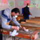 ဆီးရီးယားနိုင်ငံ မြို့တော် ဒမားစကပ်ရှိ စာသင်ကျောင်းတစ်ခုတွင် ဧပြီလ၌ ပိုးသတ်ခြင်းလုပ်ငန်း ဆောင်ရွက်နေသည်ကိုမြင်တွေ့ရစဉ် (ဆင်ဟွာ)