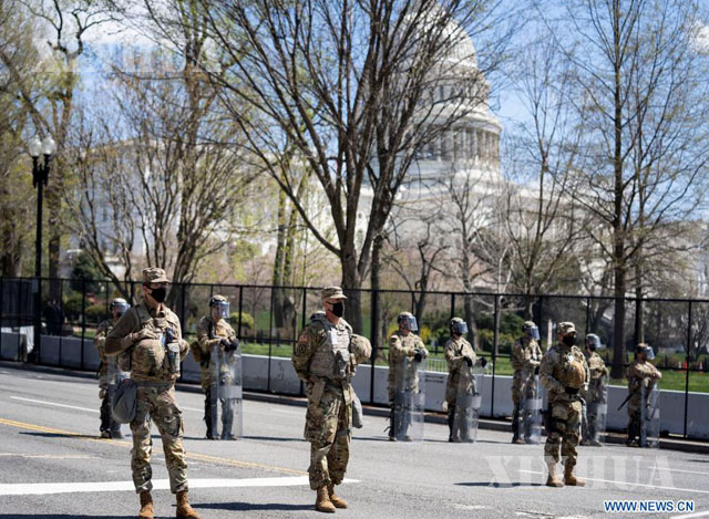 အမေရိကန်နိုင်ငံ ဝါရှင်တန်ဒီစီမြို့ရှိ လွှတ်တော်အဆောက်အအုံရှေ့တွင် အမျိုးသားလုံခြုံရေးတပ်ဖွဲ့ဝင်များအား တွေ့ရစဉ် (ဆင်ဟွာ)