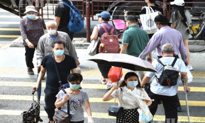 ဟောင်ကောင်ဒေသ၌ နှာခေါင်းစည်းတပ်ဆင်သွားလာနေသူများအား တွေ့ရစဉ်(ဆင်ဟွာ)