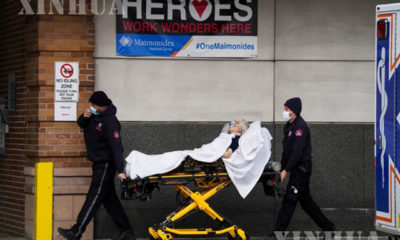 အမေရိကန်နိုင်ငံ နယူးယောက်မြို့တွင် လူနာတစ်ဦးအား ပို့ဆောင်ပေးနေသည်ကို ဇန်နဝါရီ ၁ရက်က တွေ့ရစဉ်(ဆင်ဟွာ)