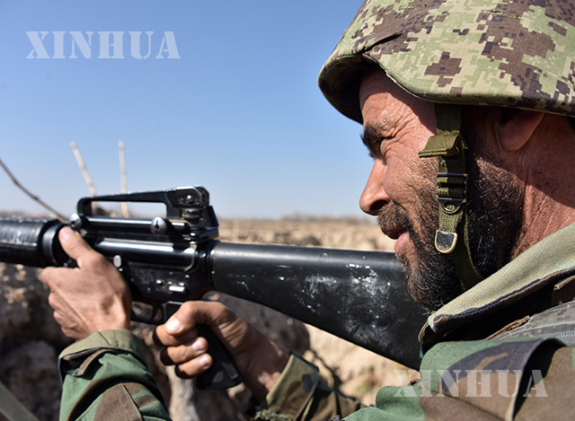 အာဖဂန်နစ္စတန်နိုင်ငံ လုံခြုံရေး တပ်ဖွဲ့ဝင် တစ်ဦး Kandahar ပြည်နယ်တွင် လုံခြုံရေးဆောင်ရွက်နေစဉ်(ဆင်ဟွာ)