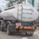 ရေနံထွက်ပစ္စည်းများကို ပြည်တွင်း၌ ဖြန့်ချိပေးနေသော မော်တော်ယာဉ် တစ်စီးအားတွေ့ရစဉ် (ဆင်ဟွာ)
